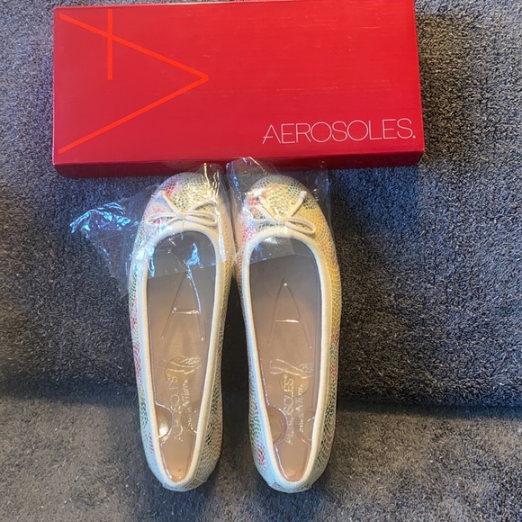 NWOT Aerosoles Ladies Multi Colored Shoes Size 6.5 W - Picture 7 of 10